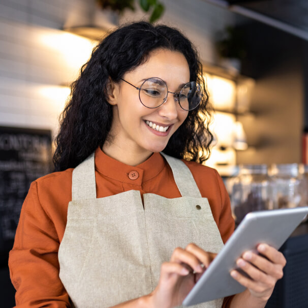 Imagen de señorita usando una Tablet